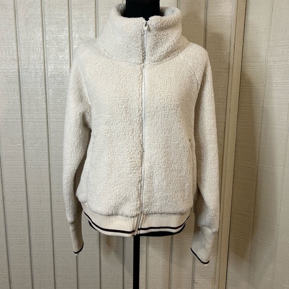 Athleta Tugga Sherpa Jacket, size large. - Picture 2 of 9